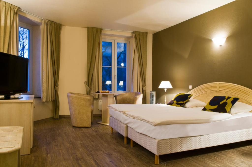 הן - סור - לסה Hotel Grenier Des Grottes חדר תמונה